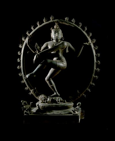 Hindulaisuus: esitys jumalasta Shiva Nataraja, tanssin jumala (Shiva Nataraja, tanssin herra) Pronssiveistos 1100-luku (1100-luku) Kolkata, Intian museo tekijältä Indian School