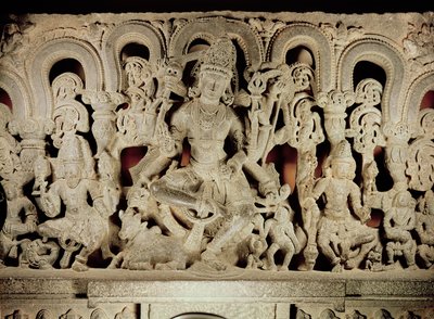 Lintel, jossa on hindujen kolminaisuus, Warangal, Andhra Pradesh, Kakatiya-dynastia tekijältä Indian School