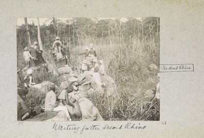 Odotan toista sarvikuonoa, "Curzon Collection: Albumi tilannekuvista, jotka liittyvät pääasiassa Lord Curzonin aikaan Intian varakuninkaana", huhtikuu 1901 tekijältä Indian photographer