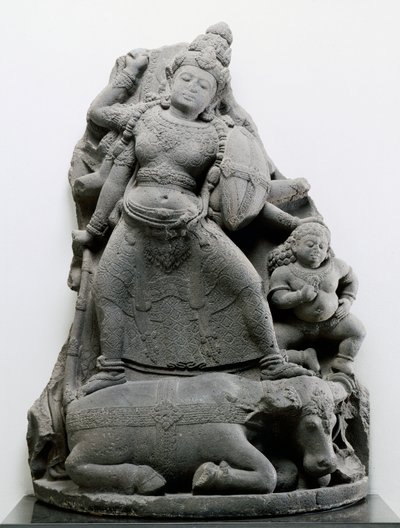Durga surmaa Mahisan, n. 1300 (vulkaaninen kivi) tekijältä Indonesian School
