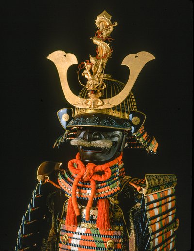 Samurai- Naisen haarniskapuku. Pystyvaakuna, Ikeda-suku, Hayashibaran taidemuseo. tekijältä Ira Block
