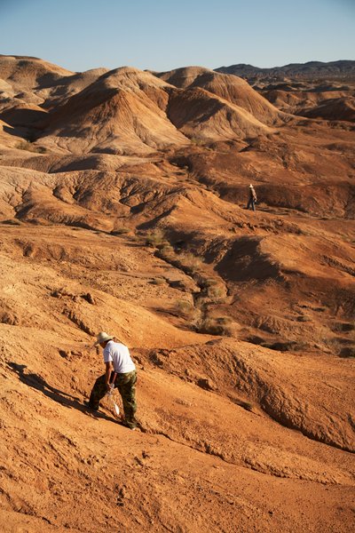 Kohtauksia Wu Cai Wanin ympärillä Gobin autiomaassa, Xinjiang, Länsi-Kiina, 2007 (kuva). tekijältä Ira Block