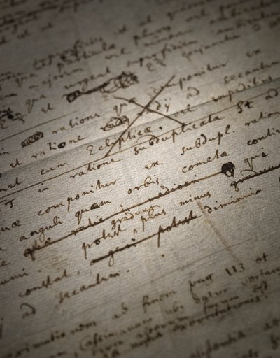Kaksi sivua revisioita Principia Mathematicaan tekijältä Isaac Newton