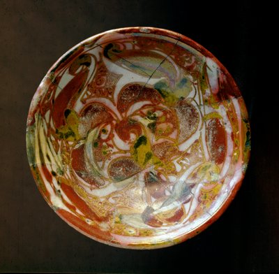 Islamilainen taide: pieni keraaminen kulho, jossa on kasviskoristeita. Irakista. 9. vuosisadalla jKr. Himmeä. 13,8 cm Pariisi, Musee du Louvre tekijältä Islamic School