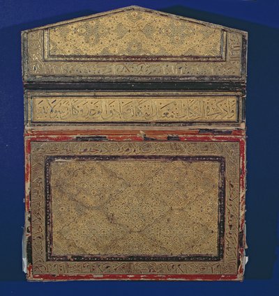 Koraanikotelon ulkopinta kullatulla eslimi-kuviolla, suura 56, thuluth (nahka) (katso 181734) tekijältä Islamic School