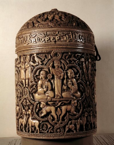 Al-Mughiran (Al Mughira tai Moughira) norsunluun pyxide (laatikko) Cordobasta ja tarkoitettu emiiriin, 968. Pariisi, Louvre-museo tekijältä Islamic School