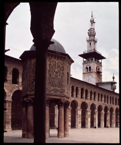 Umayyad-moskeija, joka tunnetaan myös nimellä Damaskuksen suuri moskeija (valokuvaus) tekijältä Islamic School