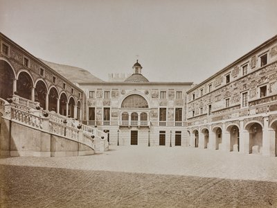 Albumi "Italie 1882, Napoli, Pise, Gênes, Corniche": Monacon prinssin palatsin sisäpiha tekijältä Italian Photographer