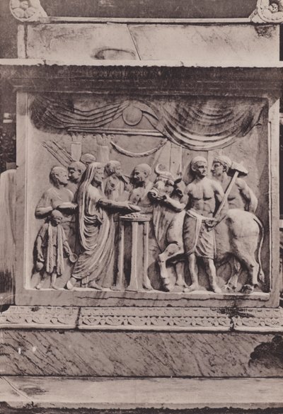 Ara Del Tempio Di Mercurio Di Vespasiano, Mercurin tai Vespasianuksen temppelin alttari (valkoinen kuva) tekijältä Italian Photographer