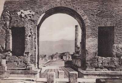 Arco Di Nero, Neron kaari (valkoinen kuva) tekijältä Italian Photographer