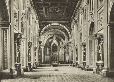 S. John Lateranuksen basilika, sisällä tekijältä Italian Photographer