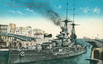Taistelulaiva Leonardo da Vinci, Taranto, Italia (värillinen kuva) tekijältä Italian Photographer