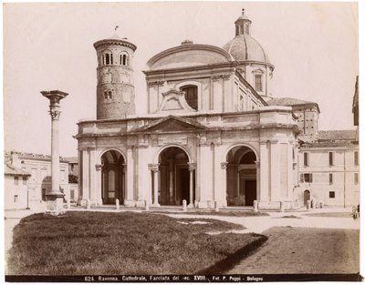 Herramme Jeesuksen Kristuksen ylösnousemuksen katedraali, Ravenna, Emilia-Romagna, Italia, valokuva Pietro Poppi, Bologna, n. 1900 tekijältä Italian Photographer