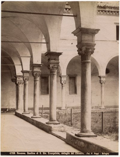 Luostari Pyhän Johanneksen kirkossa, Ravenna, Emilia-Romagna, Italia, valokuva Pietro Poppi, Bologna, n. 1900 tekijältä Italian Photographer