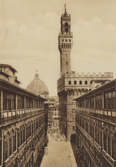 Firenze / Firenze: Uffizin portikot, rakennettu Vasarin suunnittelemana (valkoinen kuva) tekijältä Italian Photographer