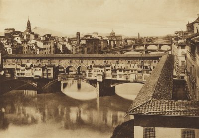 Firenze / Firenze: Näkymä Lungarnoon siltojen, Vecchion, S Trinitan, Carraian ja di Ferro alle Cascinen kanssa (valkoinen kuva) tekijältä Italian Photographer