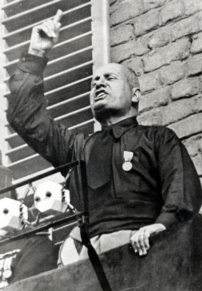 Mussolini mustassa paidassa tekijältä Italian Photographer