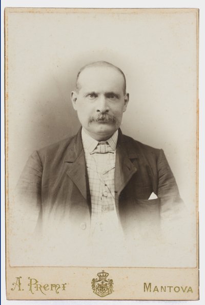 Kuva taidemaalari Albano Luglia kuvaavassa postikortissa tekijältä Italian Photographer
