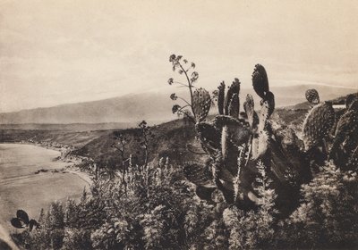 Taormina, näkymä Etnalle (s/w valokuva) tekijältä Italian Photographer