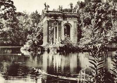 Temppeli Borghese Villan järvellä tekijältä Italian Photographer