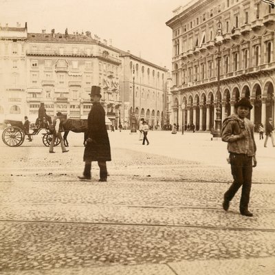 Näkymä Piazza del Duomolle, Milanossa, 1873 tekijältä Italian Photographer