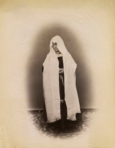 Nainen lesken tweedissä, Parre, Lombardia, Italia, valokuva: Premiata Fotografia Taramelli, Bergamo tekijältä Italian Photographer