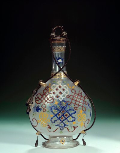 Italialainen taide: lasipullo monivärisillä koristeilla. Valmistettu Italiassa. 1500-luvun Pariisi, Louvre-museo tekijältä Italian School