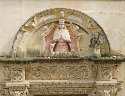 Misericordian Madonna, yksityiskohta portaalilunnetta (kivi) tekijältä Italian School