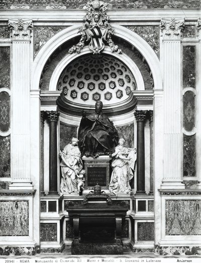 Paavi Klemens XII:n (1652-1740) muistomerkki porfyyriurnilla ja pylväillä Pantheonista Temperancen (L.) ja Prudencen (R.) välissä Corsinin kappelissa (pronssi, marmori, porfyyri) (m/v kuva) tekijältä Italian School