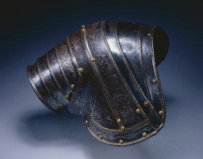 Pauldron oikealle olkapäälle, n. 1560-70 (sininen ja kullattu teräs) tekijältä Italian School