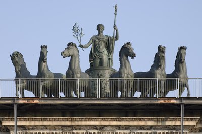 Kuuden hevosen vaunut, yksityiskohta Rauhankaaresta, Milanosta, Italiasta tekijältä Italian School