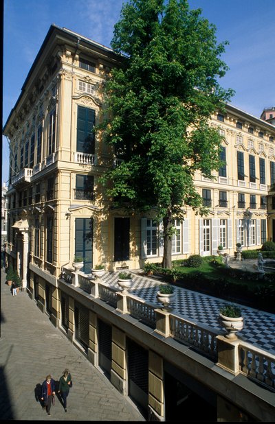 Näkymä palatsille (Palazzo) Bianco (tai Luca Grimaldin palatsille) rakennettiin vuosina 1530 ja 1540 Genesissä (Genova), Italia tekijältä Italian School