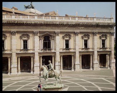 Näkymä Palazzo Nuovolle ja Marcus Aureliuksen (121-180 jKr) ratsastuspatsaalle tekijältä Italian School