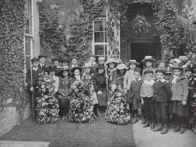 Seppelepäivä Abbotsburyssa, Children with Garlands tekijältä J. Benjamin Stone