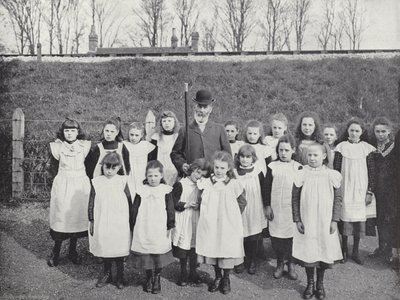 Hocktide Hungerfordissa, vaatii lomaa koululaisille tekijältä J. Benjamin Stone