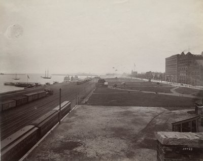 Näkymä Michigan Avenuen eteläpuolelle Illinois Central Railroad -raiteiden länsipuolelta, Chicago, n. 1890 tekijältä J. W. Taylor