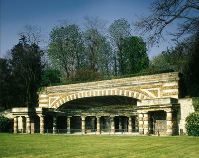 Ranska, Chatou (Yvelines): Nymphee de Soufflot, joka on rakennettu jouseen. Soufflotin (Pantheonin arkkitehti) arkkitehtuuri vuosina 1774–1777. tekijältä Jacques Germain Soufflot