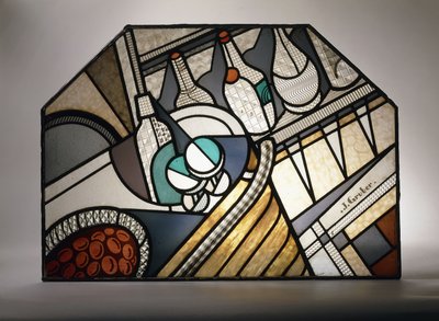 Art Deco -lasimaalauspaneeli, joka kuvaa cocktailbaaria (lyijyä sisältävä lasimaalaus) tekijältä Jacques Gruber