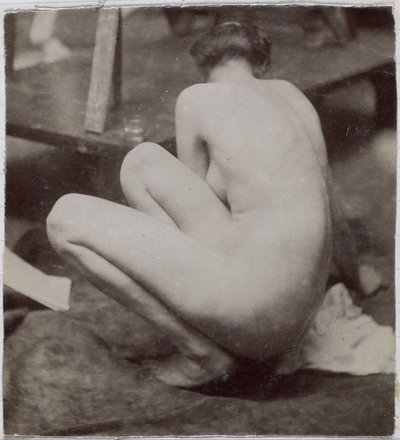 Selvitys naispuolisesta alastomasta mallista katsottuna takaa katsottuna Jacques de Lalaingin studiossa, esiselvitys Musee des Beaux arts, Tournain suihkulähteen elementille ja pyöreälle suihkulähteelle tekijältä Jacques Lalaing (attributed to)