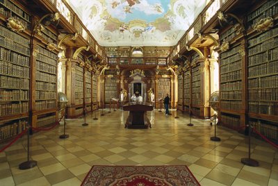 Näkymä Melk Abbeyn kirjastosta, joka toteutettiin Jakob Prandtauerin (1660-1726) projektissa. 1700-luvun alku. Itävalta tekijältä Jakob Prandtauer