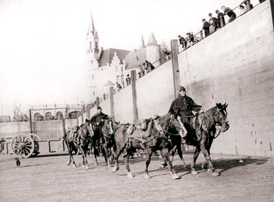 Horseriders, Antwerpen, 1898. tekijältä James Batkin