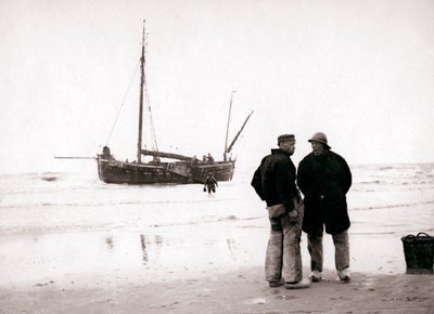Miehet rannalla, Scheveningen, Alankomaat, 1898. tekijältä James Batkin