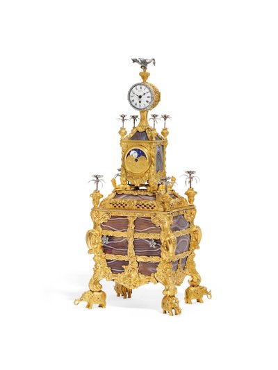 George III:n musiikillinen kellopöytäkello, n. 1766 (ormolu, hopea ja akaatti) (katso myös 1860) tekijältä James Cox