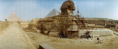 Panoraamakuva Egyptin suuren sfinksin pohjan kunnostustöistä. Giza, Egypti. tekijältä James L Stanfield