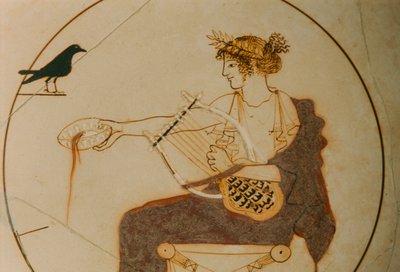 Valkoisella pohjalla oleva kylix, joka on koristeltu Apollon-kuvauksella. Jumala istuu... tekijältä James L Stanfield
