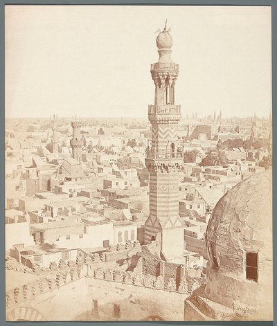 Egypti. Kairo. Näkymä madrasasta mamelukkien emiirin Sarghitmishin mausoleumille (1356) tekijältä James Robertson