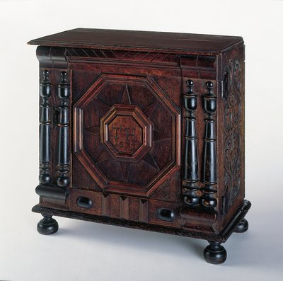 Joseph ja Bathsheba paavi veistetty ja sovellettu arvoesineiden kaappi, Salem, Massachusetts, 1679 tekijältä James Symonds