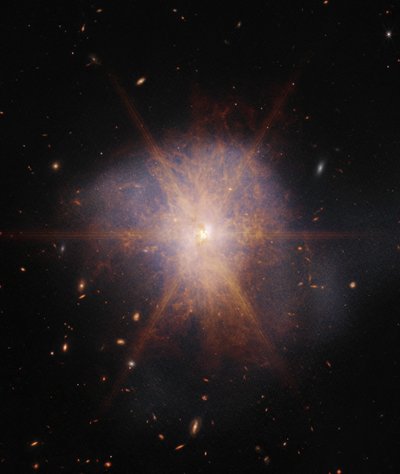 Arp 220 (NIRCam- ja MIRI-kuva) tekijältä James Webb Space Telescope (NASA)