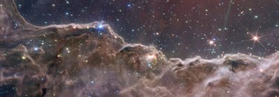 Kosmiset kalliot Carina-sumussa (NIRCam ja MIRI yhdistelmäkuva) tekijältä James Webb Space Telescope (NASA)