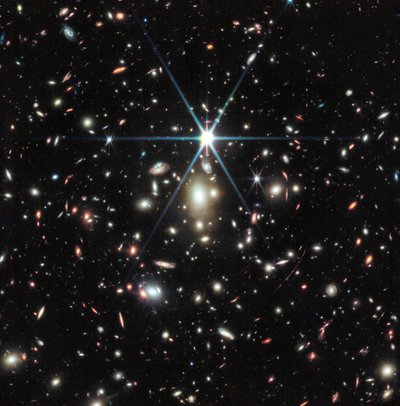 Sunrise Arc (NIRCam Image) tekijältä James Webb Space Telescope (NASA)